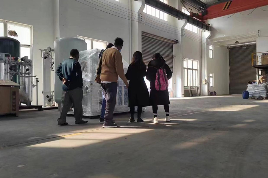Indischer Kunde besucht Fabrik „Jiangsu Luoming“ und schließt Vertrag für 20 Nm3/h Sauerstoffgenerator ab