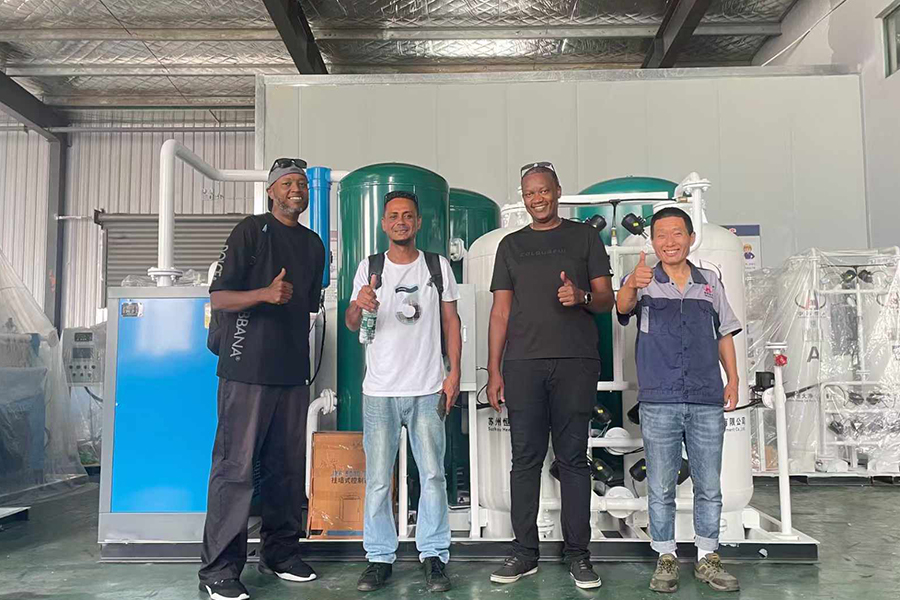 Kunden auf den Seychellen geben Bestellungen schnell nach dem Besuch der Fabrik auf